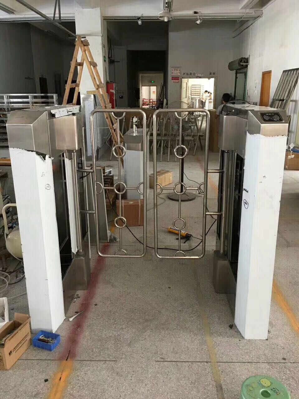 公主岭市防跨越摆闸